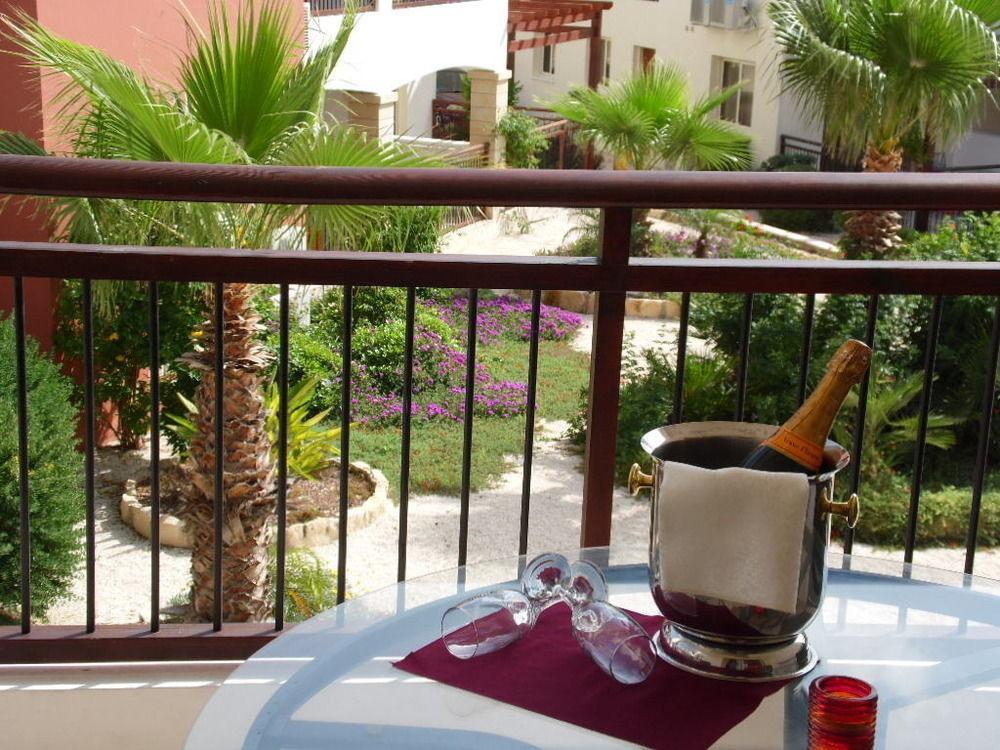 Adriana Holiday Resort Paphos Exterior foto